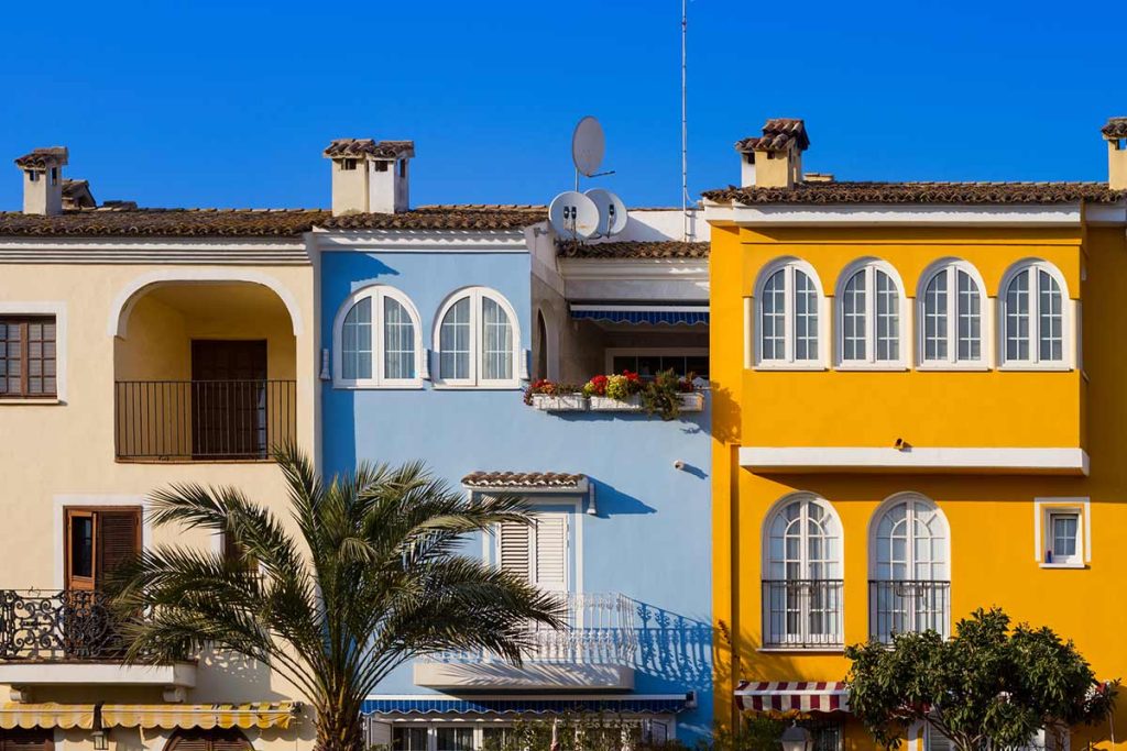 abbinamenti colori per una casa mediterranea